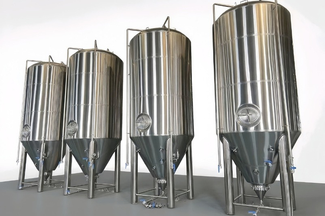 ЦКТ 5000 л (50 гл) | Промышленный конический ферментёр с рубашкой pillow plate, CE-PED