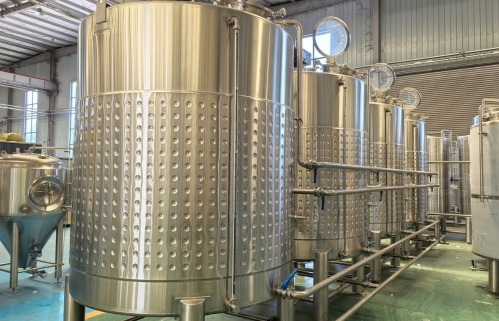 Ферментер для вина объемом 2000 л.jpg