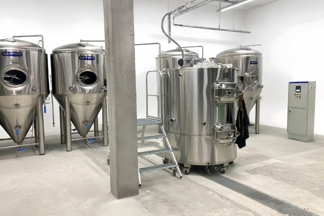 Однокорпусная пивоварня «всё в одном» 100–1000 л | Компактный варочный порядок с вертикальной компоновкой