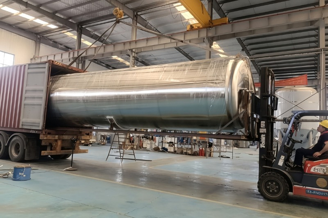 ЦКТ 20000 л (200 гл) | Крупный конический ферментёр с 4-зонным охлаждением, рекуперацией CO₂ и PLC, CE-PED